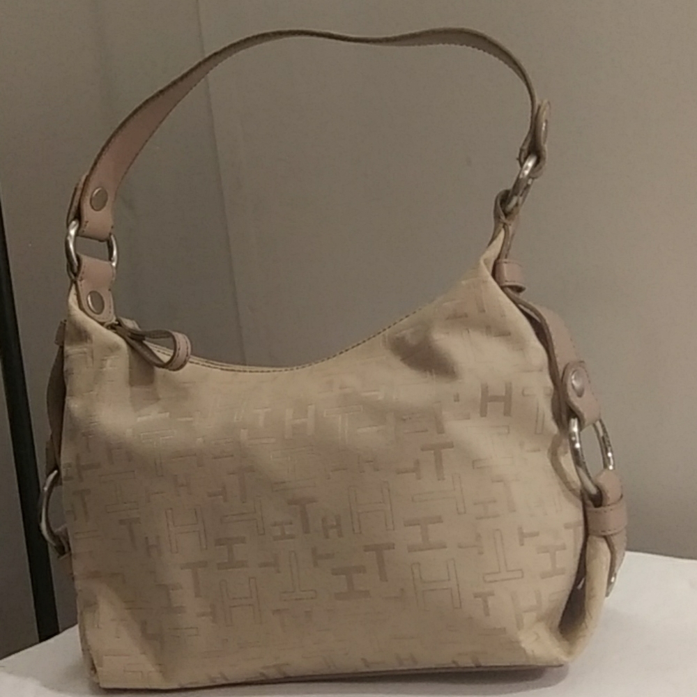 Small Tommy Hilfiger hand bag